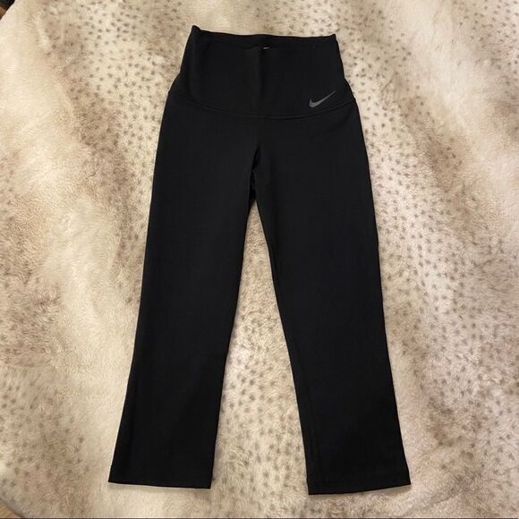 NIKE Power Black Legendary Capri Hi-Rise Leggings - Picture 3 of 9